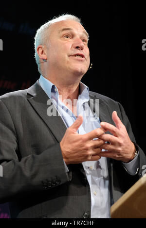 Hay Festival, Hay on Wye, Powys, Wales, UK - Jeudi 30 mai 2019 - Le professeur Chris Thomas de l'Université d'Aberystwyth en conversation sur le sujet de l'éradication du paludisme en Afrique - Réalité ou fiction. Photo Steven Mai / Alamy Live News Banque D'Images