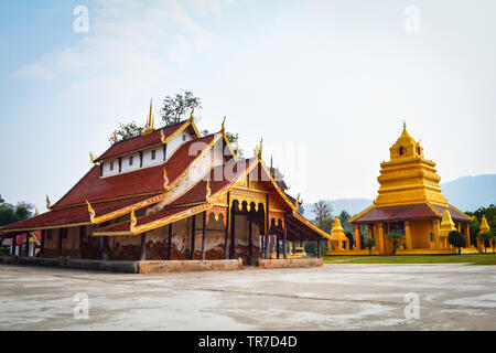 Vieux temple en Thaïlande / l'histoire de l'ancien temple il y a plus de 400 ans d'historique - bouddhiste Wat Sri PHO Chai à Na Haeo Thaïlande Loei - naheaw Banque D'Images