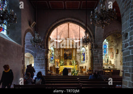 À l'intérieur de l'église Saint Pierre à Le Mont Saint Michel Banque D'Images