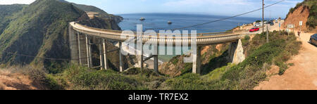 Belle vue panoramique vue aérienne de Bixby Bridge et littoral environnant, Big Sur - la Californie.