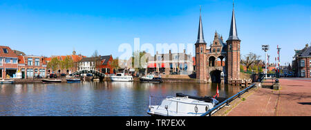 Le port et les bateaux dans Sneek, Sneek est le principal village de l'histoire de la voile en Pays-Bas Banque D'Images