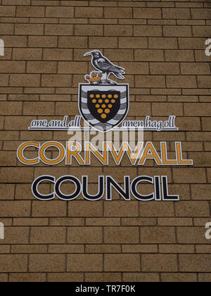 Cornwall Council signe sur le mur de leurs bureaux à Truro, Cornwall, UK Banque D'Images