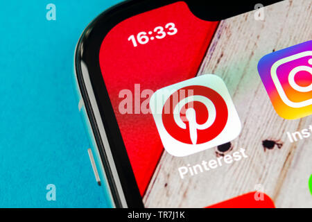 Kaliningrad, Russie, le 19 septembre 2018 : l'icône de l'application de Pinterest sur Apple iPhone X de l'écran du smartphone. Icône de l'application de Pinterest. Pinterest est le po Banque D'Images