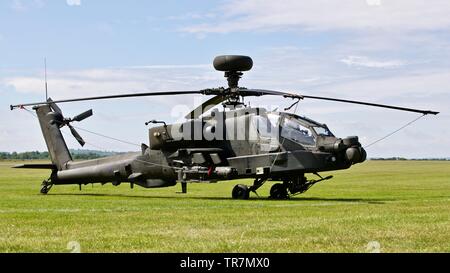 AgusteWestland-Apache AH MK1 sur la piste à l'air de Duxford 2019 Festival Banque D'Images