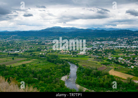 Vue d'Aubenas du Panorama des Jastres en ardeche en France Banque D'Images