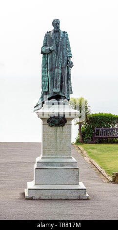 Statue de Spencer Compton Cavendish 8e duc de Devonshire dans des jardins au large de Grand Parade Eastbourne East Sussex England UK Banque D'Images