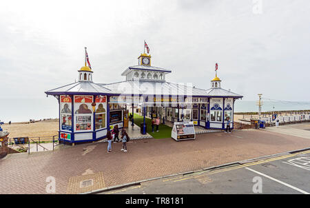 La jetée d''Eastbourne entrée à Grand Parade Eastbourne East Sussex England UK Banque D'Images