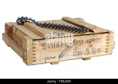 Boîte de munitions de l'armée soviétique. Texte en russe - type de munition ('5,45 - 5,45 mm PPSG' cartouches pour fusil d'assaut AK74), le numéro de lot et la production Banque D'Images