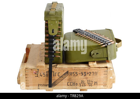 Boîte de munitions de l'armée soviétique. Texte en russe - type de munition ('5,45 - 5,45 mm PPSG' cartouches pour fusil d'assaut AK74), le numéro de lot et la production Banque D'Images