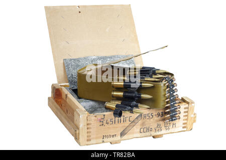 Boîte de munitions de l'armée soviétique. Texte en russe - type de munition ('5,45 - 5,45 mm PPSG' cartouches pour fusil d'assaut AK74), le numéro de lot et la production Banque D'Images