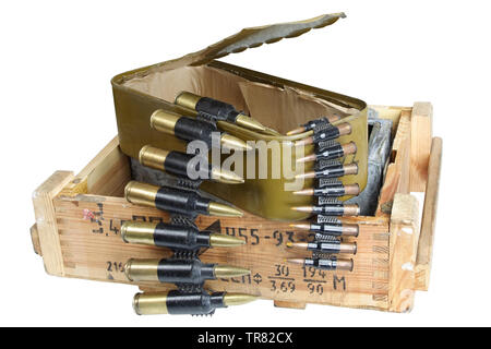 Boîte de munitions de l'armée soviétique. Texte en russe - type de munition ('5,45 - 5,45 mm PPSG' cartouches pour fusil d'assaut AK74), le numéro de lot et la production Banque D'Images