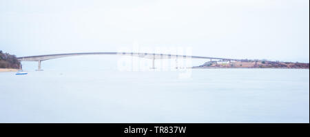 Île de Skye Bridge sur le Loch Alsh - Highlands d'Ecosse Banque D'Images