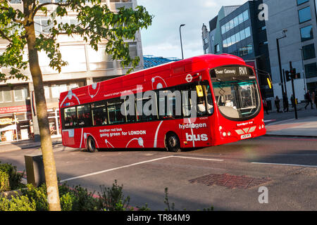 L'hydrogène zéro émission Londres bus rouge, vert, sans pollution, TFL Transport for London Bus voyage réseau. RV1 Tower Gateway Waterloo London SE1 Banque D'Images