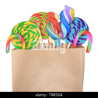 Lollipop candy dans sac de papier isolé sur fond blanc Banque D'Images