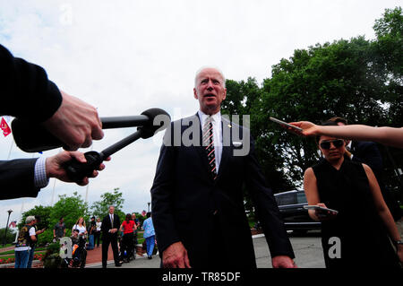 New Castle, USA. 30 mai, 2019. Ancien Vice-président américain Joe Biden donne une réaction à la couverture de l'USS John McCain comme il parle aux médias après avoir assisté à une journée commémorative du Delaware, de New Castle, DE le 30 mai 2019. Credit : OOgImages/Alamy Live News Banque D'Images