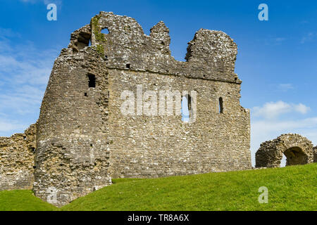 OGMORE PAR MER, LE PAYS DE GALLES - Avril 2019 : Château de Ogmore près de Bridgend au pays de Galles. C'est une ruine d'un château normand Banque D'Images