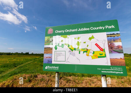 La carte mise en page conseil d'Cherry Orchard Jubilee Country Park, Rochford Country Park, Southend, Essex, Royaume-Uni. Wildlife Park dans la vallée du Gardon. Champs Meadow Banque D'Images