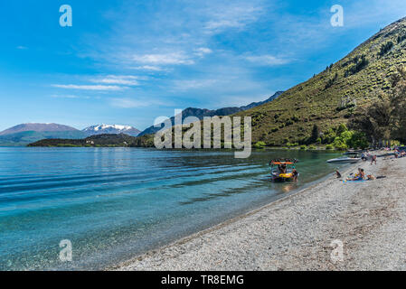 QUEENSTOWN, Nouvelle-zélande - 10 octobre 2018 : vue sur le paysage du lac Wakatipu. L'espace de copie pour le texte Banque D'Images