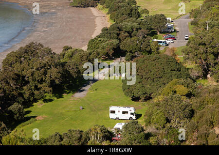 Les loisirs et le camping au parc régional mahurangi sulivans Bay au nord d'Auckland district rodney Banque D'Images