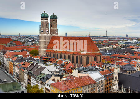 Paysage urbain d'antenne centre historique avec Munich Frauenkirche. Munich. Allemagne
