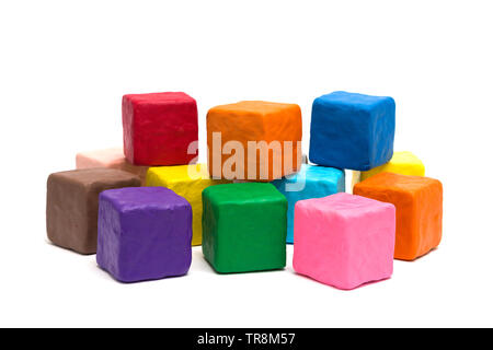 Cubes de blocs colorés faits de pâte à modeler Banque D'Images