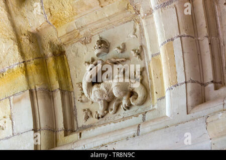 Bas relief d'une salamandre symbolisant François 1er dans le plafond en caisson au Château de Chambord, Loir et cher, Val de Loire, France Banque D'Images