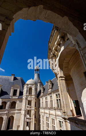 En dehors de la tour Château Royal de Chambord, , la Vallée de la Loire, Loir-et-Cher, Center-Val de Loire, France, Europe Banque D'Images