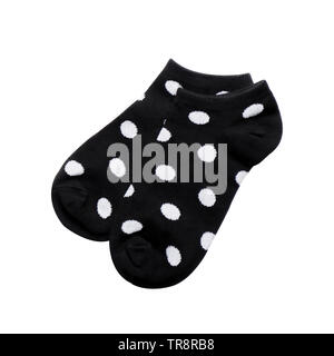 Nouvelle paire de chaussettes pour enfants à la mode, haut Vue, télévision Lay. Beauté Noir et Blanc à Pois Sock isolé sur fond de couleur blanche avec chemin de détourage. Banque D'Images