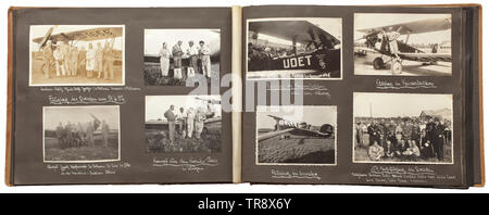 Un album photo commémorative d'un aviateur, vers 1930 Début avec vues aériennes prises au cours d'une visite sur l'Allemagne et l'emploi de divers appareils. Puis la libération de la Rhénanie, 1930 vol Dresde Jour de vol 1932, Gerhard Fiesler en tant que maître de la voltige aérienne à Leipzig. Jours de vol qui s'est tenue à Kaiserslautern, Annaberg, am Bärenstein, Cologne etc. NS Grand Jour de vol à Dresde. Plantage après une collision avec un avion commercial le 16 septembre 1933 près de l'aérodrome avec hospitalisation subséquente Leipzig-Mockau. D'autres photos montrant l'avion s'est écrasé ou d'atterrissage qui sont trop sh, Editorial-Use-seulement Banque D'Images