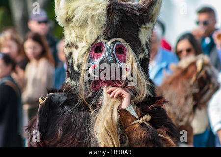 Lisbonne, Portugal : 18 mai 2019 : Carantonas de San Sebastian à masque ibérique Défilé du festival à Lisbonne Banque D'Images