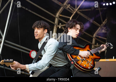 Warrington, Royaume-Uni. 26 mai 2019. Le fils de Bono Élie Hewson effectue avec son groupe à l'Inhalateur Weekender quartier dans le parc Victoria, Warrington 26/05/2019 Banque D'Images