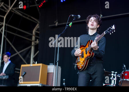 Warrington, Royaume-Uni. 26 mai 2019. Le fils de Bono Élie Hewson effectue avec son groupe à l'Inhalateur Weekender quartier dans le parc Victoria, Warrington 26/05/2019 Banque D'Images