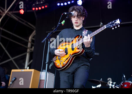 Warrington, Royaume-Uni. 26 mai 2019. Le fils de Bono Élie Hewson effectue avec son groupe à l'Inhalateur Weekender quartier dans le parc Victoria, Warrington 26/05/2019 Banque D'Images