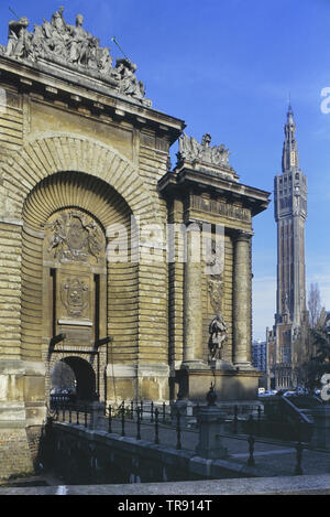 Porte de Paris et Beffroi de l'Hôtel de Ville de Lille, Lille, France Banque D'Images