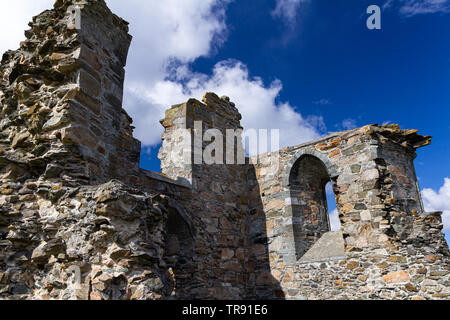 Ruines de l'abbaye de Tautra Tautra dans l'île sur Trondheimsfjorden. Le printemps et les beaux jours. Banque D'Images