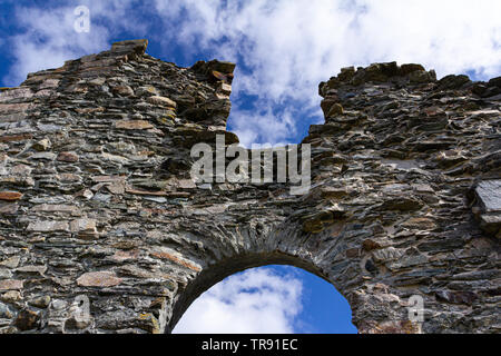 Ruines de l'abbaye de Tautra Tautra dans l'île sur Trondheimsfjorden. Le printemps et les beaux jours. Banque D'Images