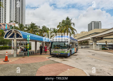 Miami, FL, USA - Le 19 avril 2019 : Vue de la gare de bus Omni Loopin Miami, Floride, USA, où vous pourrez facilement accéder à la Miami Beach. Banque D'Images