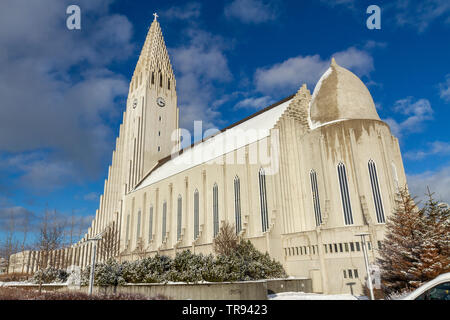 L'église Hallgrímskirkja (de Hallgrímur) de Reykjavik, Islande. Banque D'Images