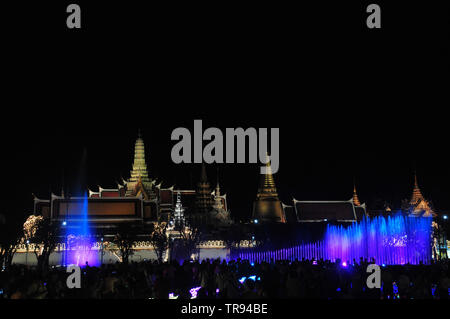 BANGKOK, THAÏLANDE - 22 MAI 2019 : fontaine d'eau multimédia (son et lumière glorieuse la grâce de Sa Majesté) montrent pour le roi's coronation ceremon Banque D'Images