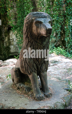 Une sculpture en bois d'Aslan le lion dans le Lion, La Sorcière Blanche et l'armoire, dans la façon de Stean Gorge, Yorkshire, Yorkshire Dales Banque D'Images