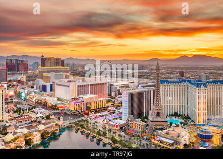 Las Vegas, Nevada, USA Skyline sur la bande au crépuscule.