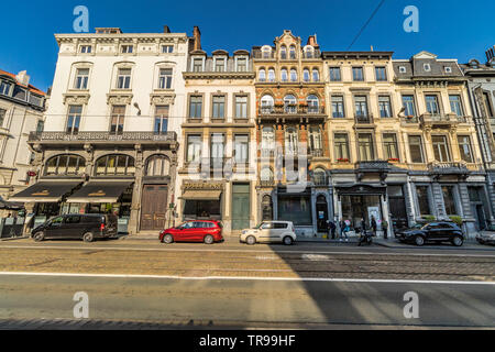 Façades de bâtiments le long de la rue de la Régence dans le quartier du Sablon de Bruxelles, Belgique Banque D'Images