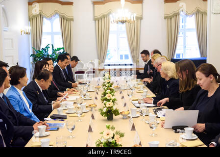 Riga, Lettonie. 31 mai 2019. Inara Murniece, Président du Parlement de Lettonie rencontre avec le président de l'Assemblée nationale de la République de Corée Moon Hee-sang. Le Parlement letton (Saeima). Banque D'Images