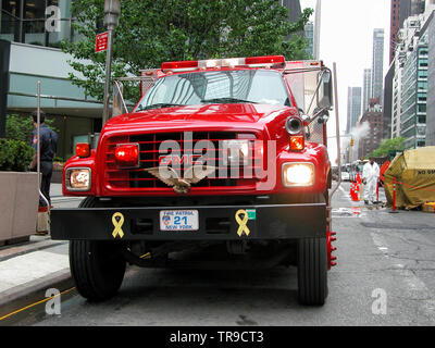 Camion des pompiers, New York City - USA - New York les pompiers qui travaillent pendant une urgence à Manhattan Banque D'Images