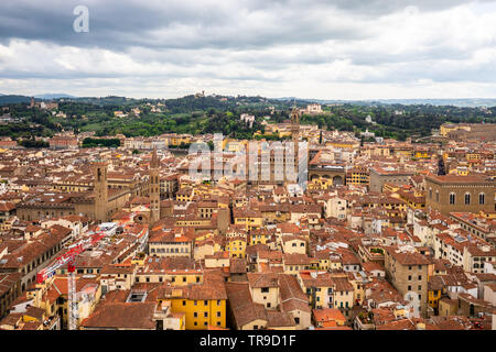 Vue panoramique de la ville de Florence - Firenze- dans la région toscane, italie par jour à partir de la Coupole lookout point d'observation. Banque D'Images