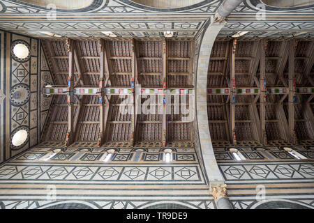 Italie, Florence - 11 mai 2019, plafond voûte de l'église San Miniato al Monte de Florence, Toscane - Italie Banque D'Images