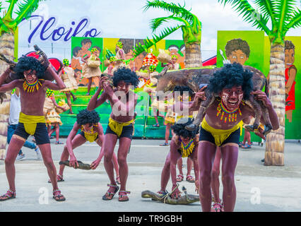 Les participants au Festival Dinagyang à Iloilo Philippines Banque D'Images