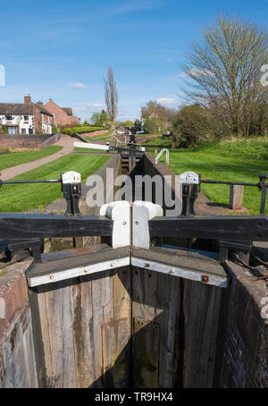 Blocage du canal sur le canal près de Stourbridge, Stourbridge West Midlands, Angleterre, Europe. Banque D'Images