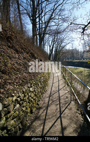 Mur en pierres naturelles ou en briques avec amour égaré photographié dans un parc en Allemagne Banque D'Images