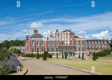 Londres - 6 juillet 2014 : le palais de Kensington, un jour ensoleillé Banque D'Images